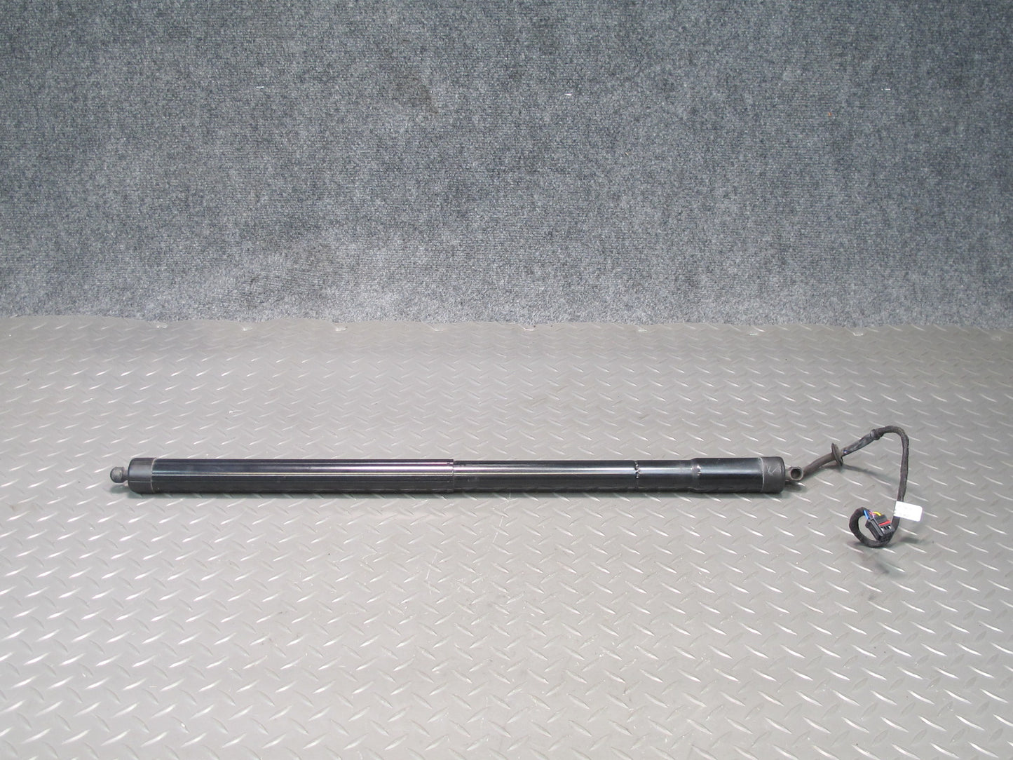 2011-2014 Porsche Cayenne 958 Rear Trunk Hatch Strut Shock Left Right Side Set