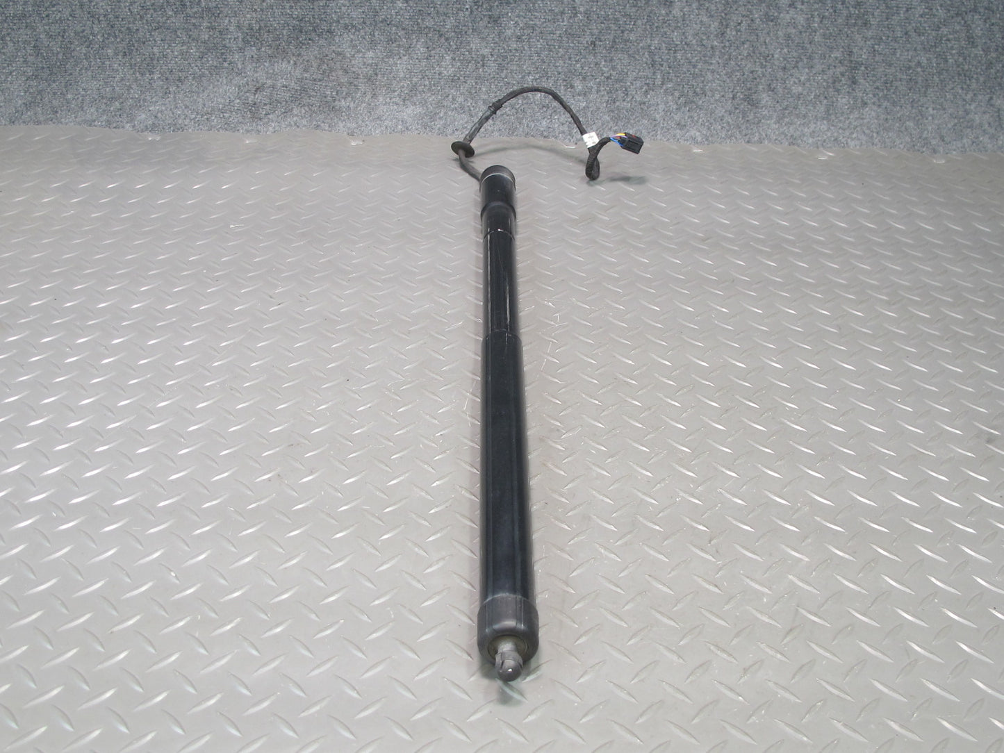 2011-2014 Porsche Cayenne 958 Rear Trunk Hatch Strut Shock Left Right Side Set