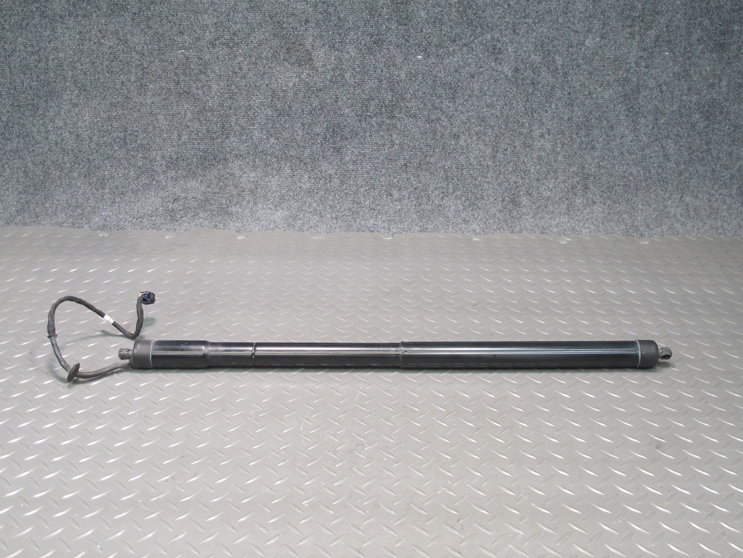 2011-2014 Porsche Cayenne 958 Rear Trunk Hatch Strut Shock Left Right Side Set