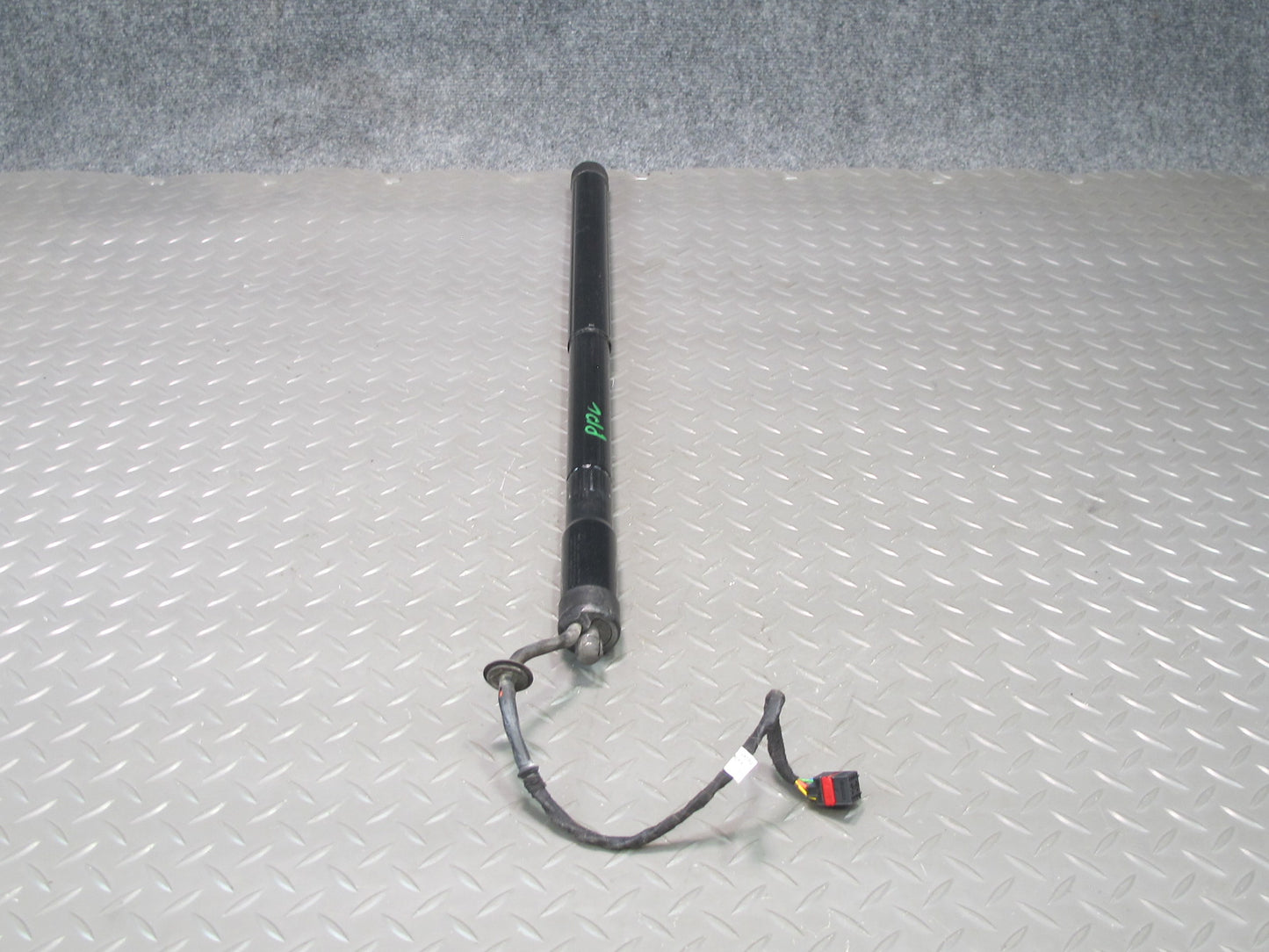 2011-2014 Porsche Cayenne 958 Rear Trunk Hatch Strut Shock Left Right Side Set