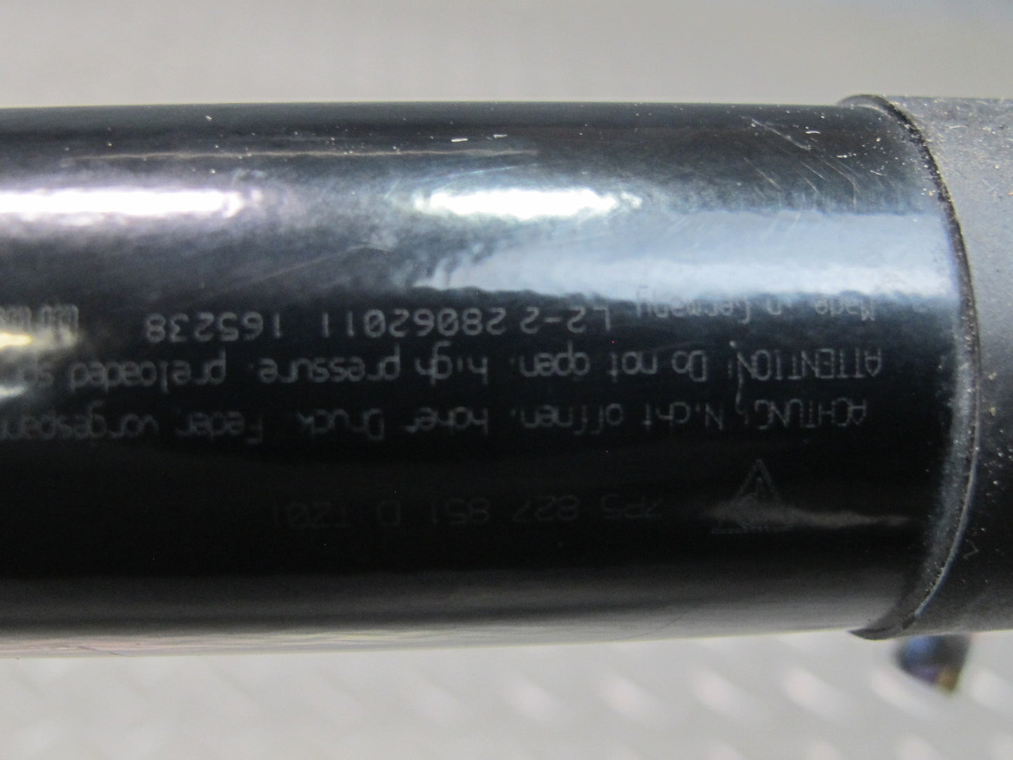 2011-2014 Porsche Cayenne 958 Rear Trunk Hatch Strut Shock Left Right Side Set