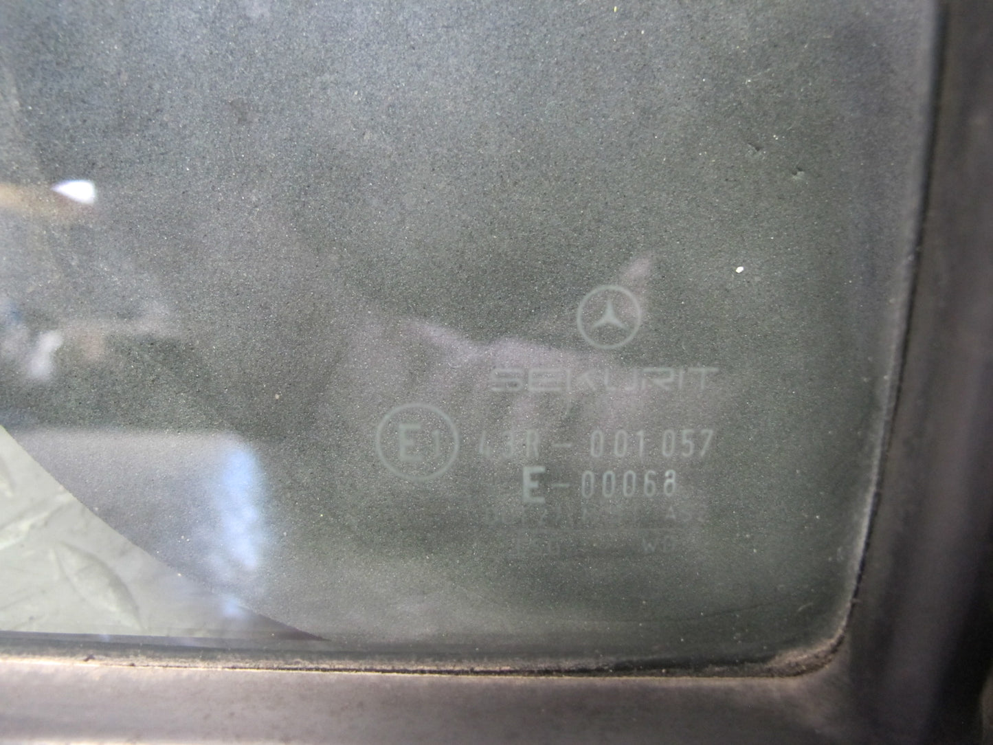 77-85 Mercedes W123 300D Sedan Rear Right Door Vent Glass Window OEM