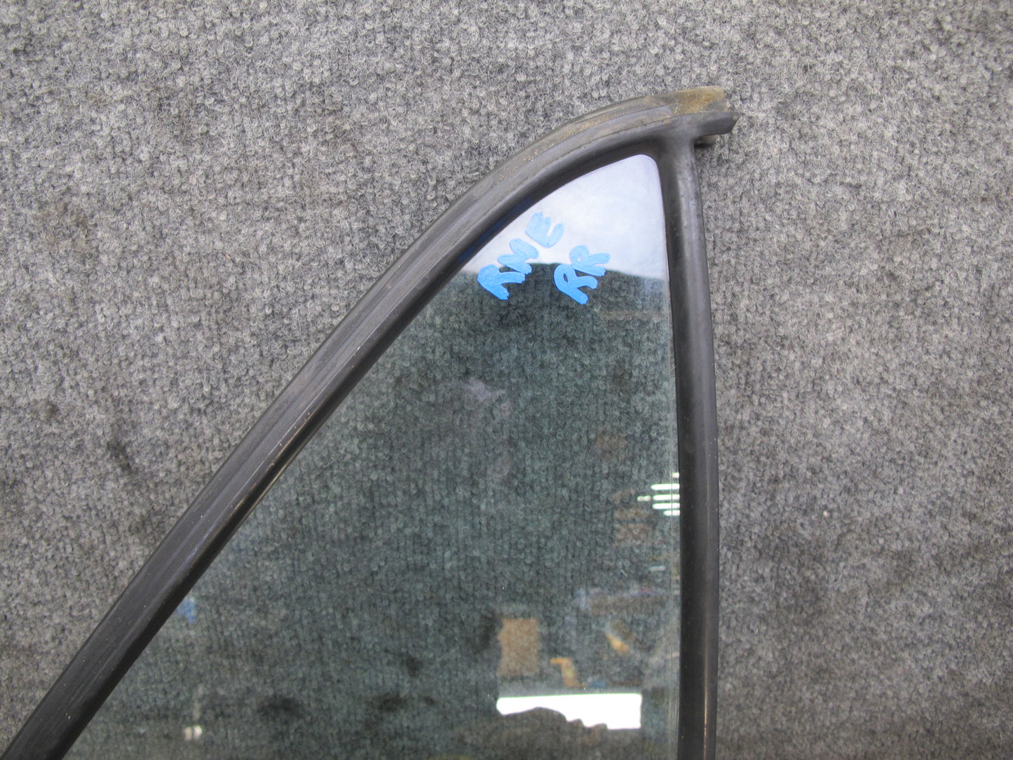 77-85 Mercedes W123 300D Sedan Rear Right Door Vent Glass Window OEM