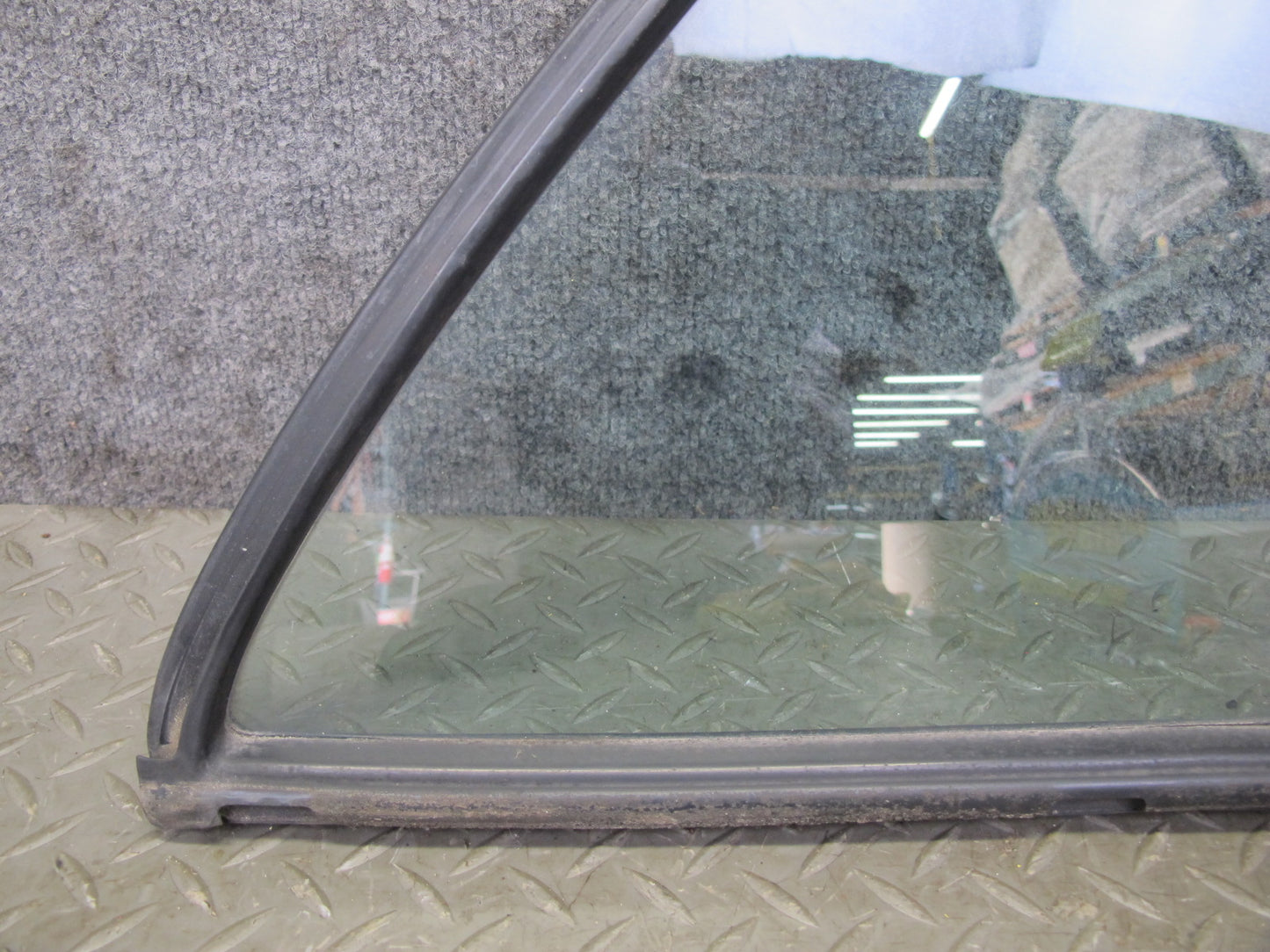 77-85 Mercedes W123 300D Sedan Rear Right Door Vent Glass Window OEM