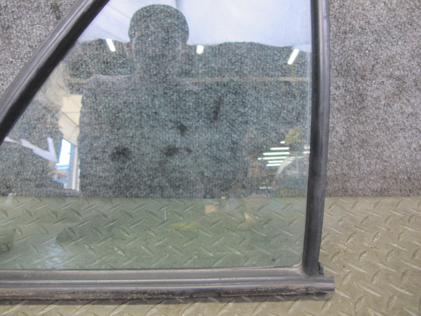 77-85 Mercedes W123 300D Sedan Rear Right Door Vent Glass Window OEM