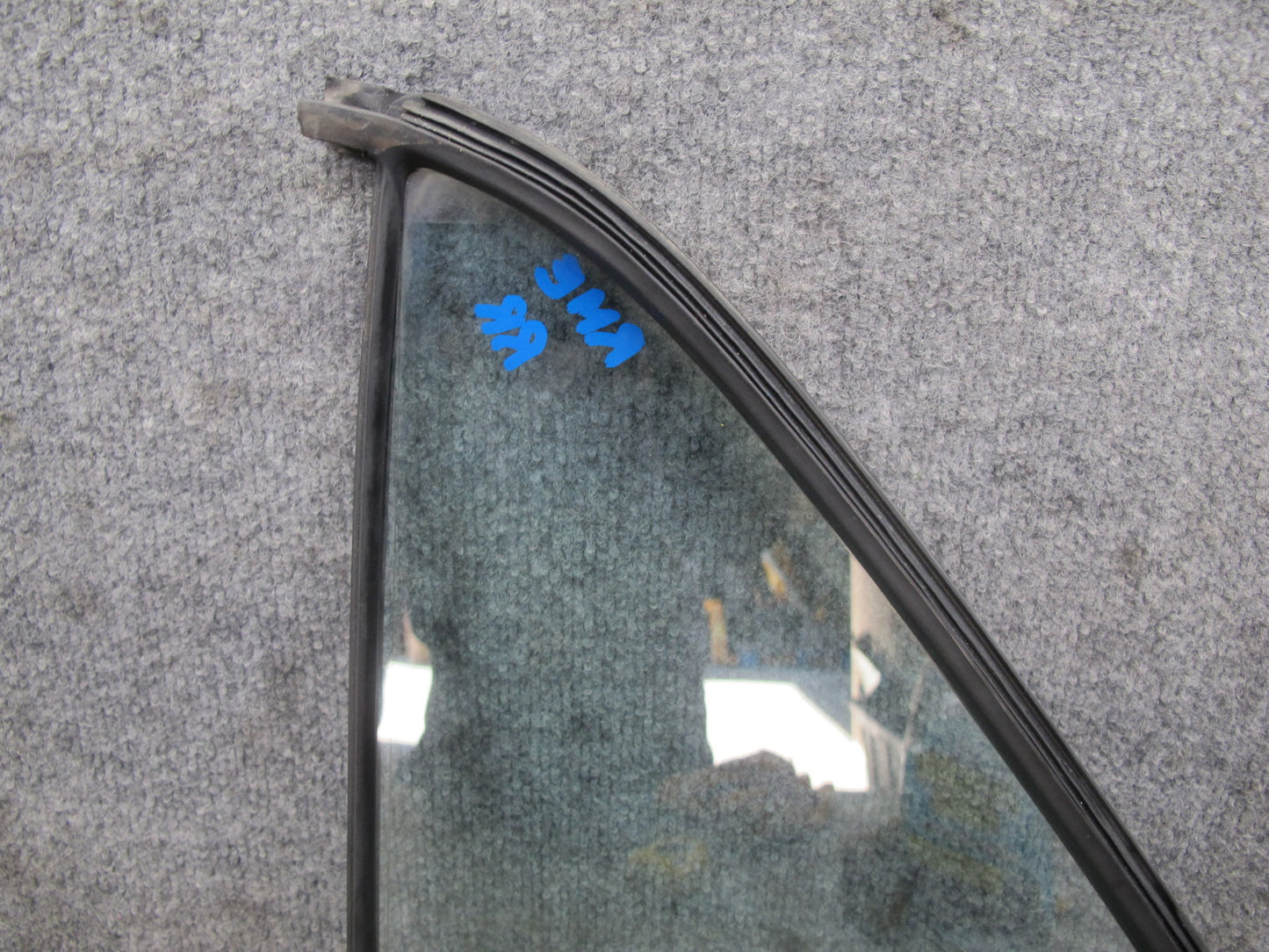 77-85 Mercedes W123 300D Sedan Rear Right Door Vent Glass Window OEM