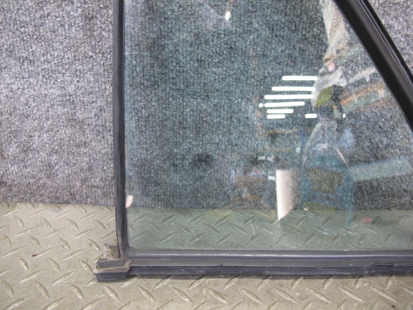 77-85 Mercedes W123 300D Sedan Rear Right Door Vent Glass Window OEM