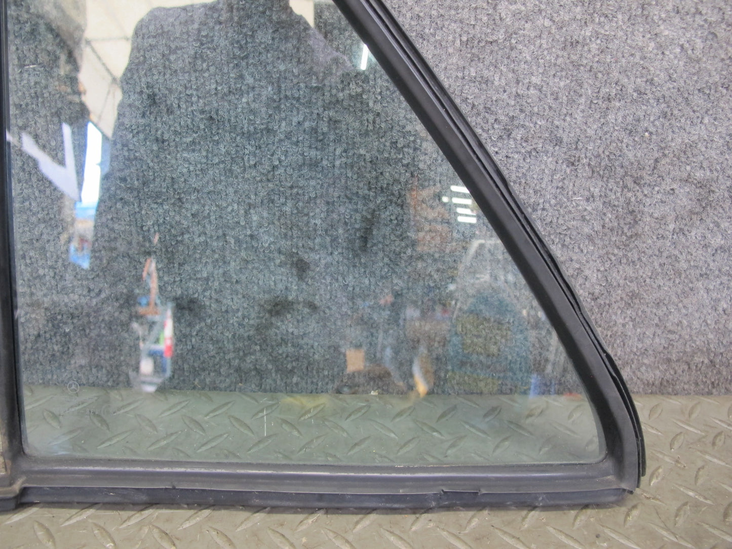 77-85 Mercedes W123 300D Sedan Rear Right Door Vent Glass Window OEM