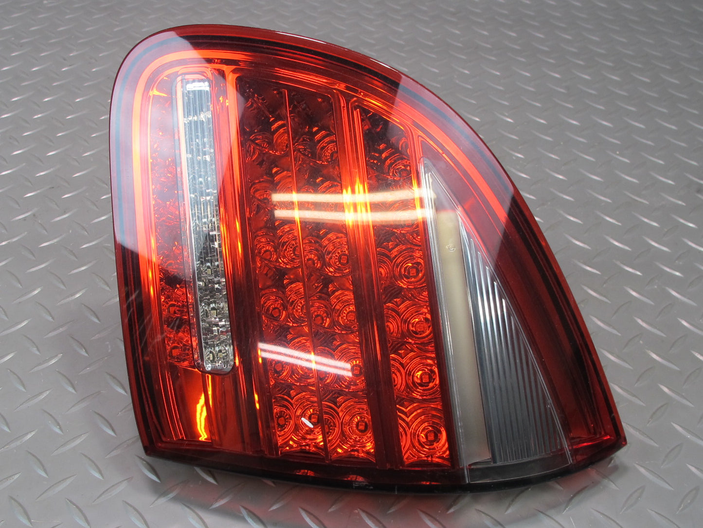2011-2014 Porsche Cayenne 958 Rear Right Passenger Side Inner Tail Light Lamp