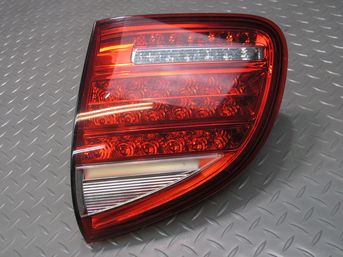 2011-2014 Porsche Cayenne 958 Rear Right Passenger Side Inner Tail Light Lamp