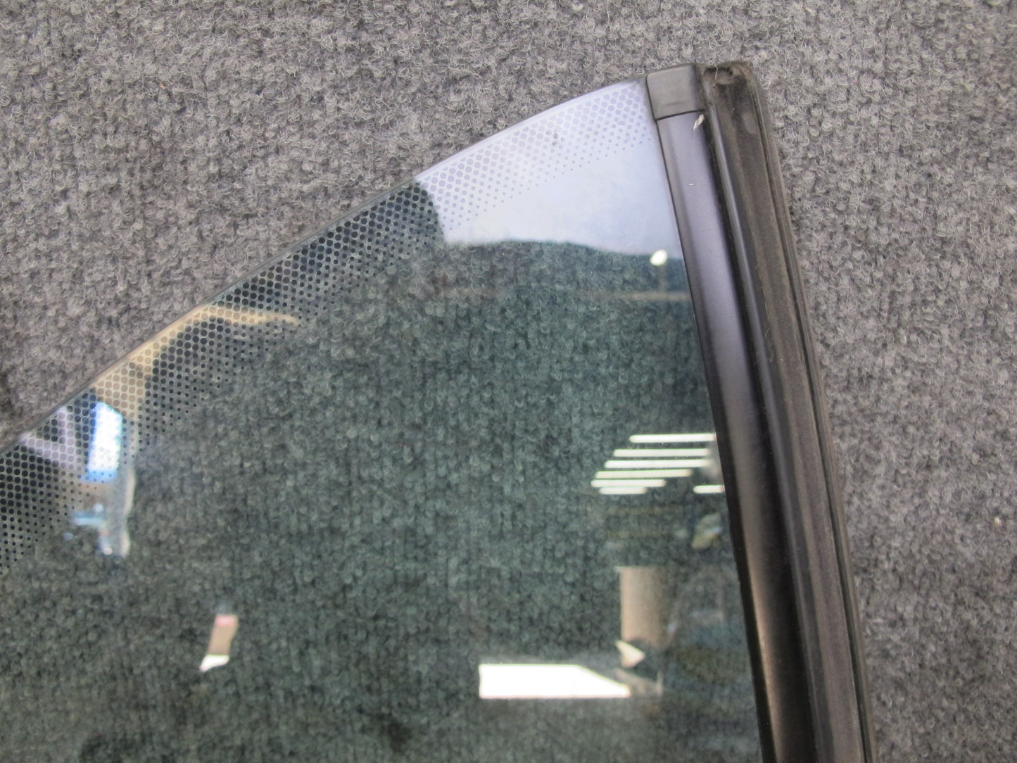 1999-2005 Porsche 911 Carrera 996 Convertible Rear Right Quarter Glass Window