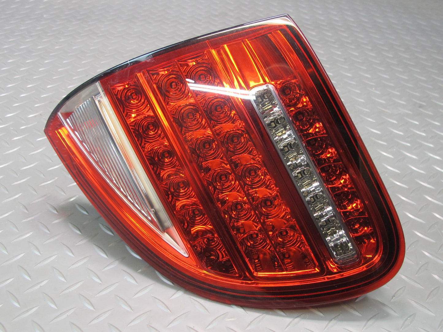 2011-2014 Porsche Cayenne 958 Rear Right Passenger Side Inner Tail Light Lamp