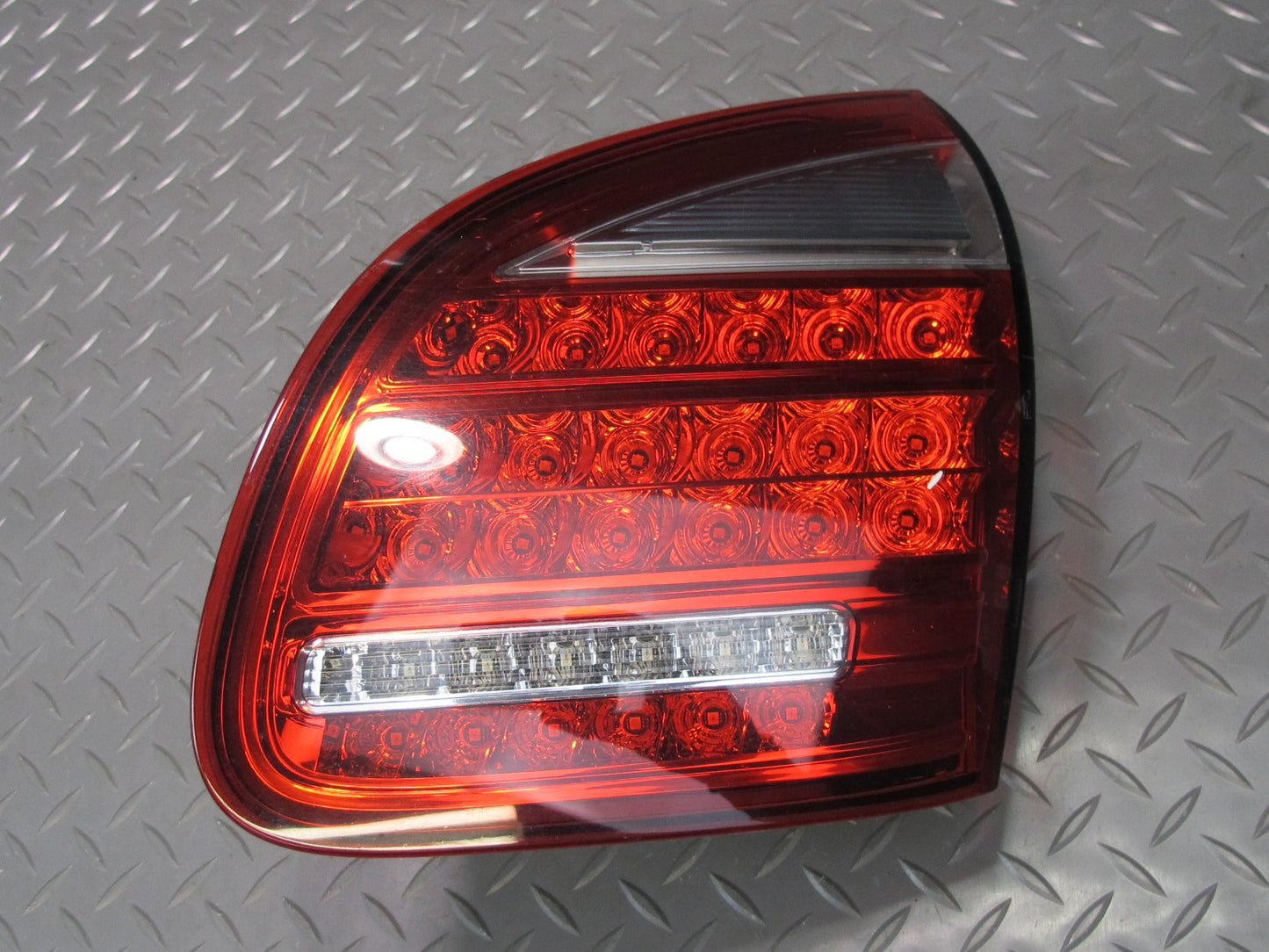 2011-2014 Porsche Cayenne 958 Rear Right Passenger Side Inner Tail Light Lamp