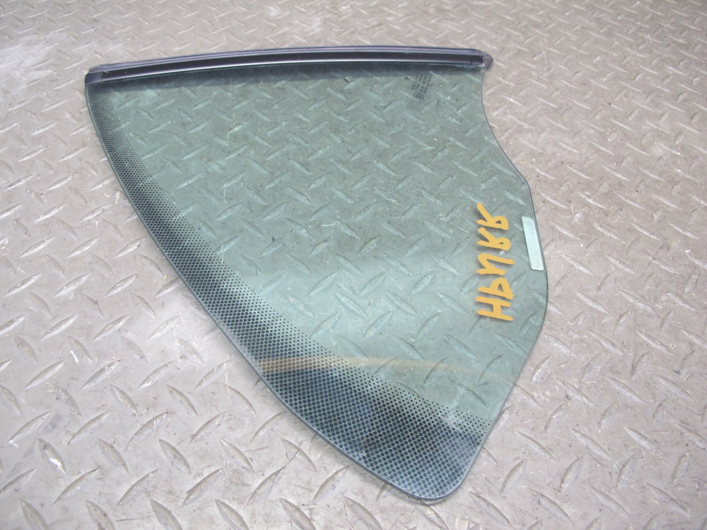 1999-2005 Porsche 911 Carrera 996 Convertible Rear Right Quarter Glass Window