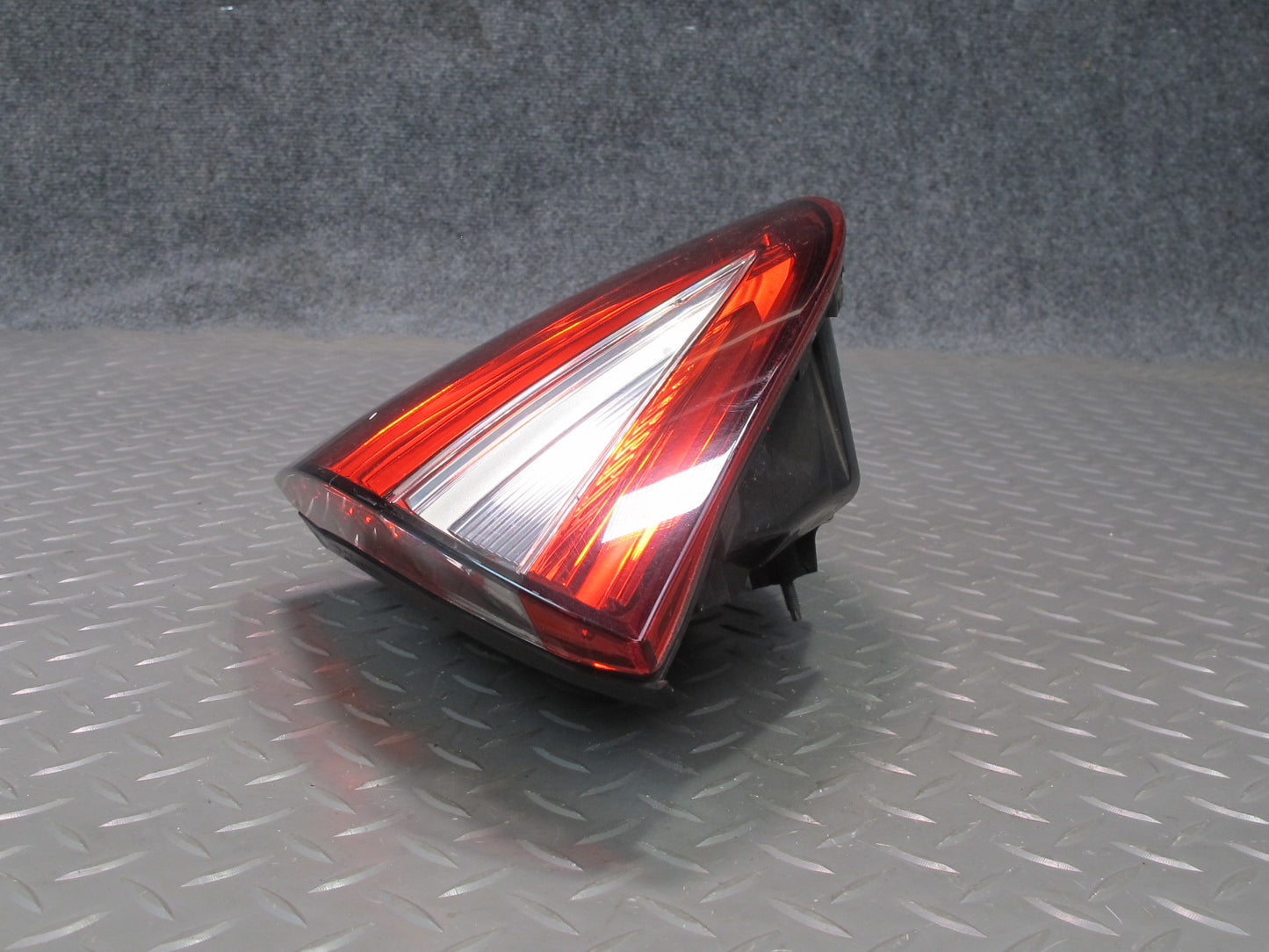 2011-2014 Porsche Cayenne 958 Rear Right Passenger Side Inner Tail Light Lamp