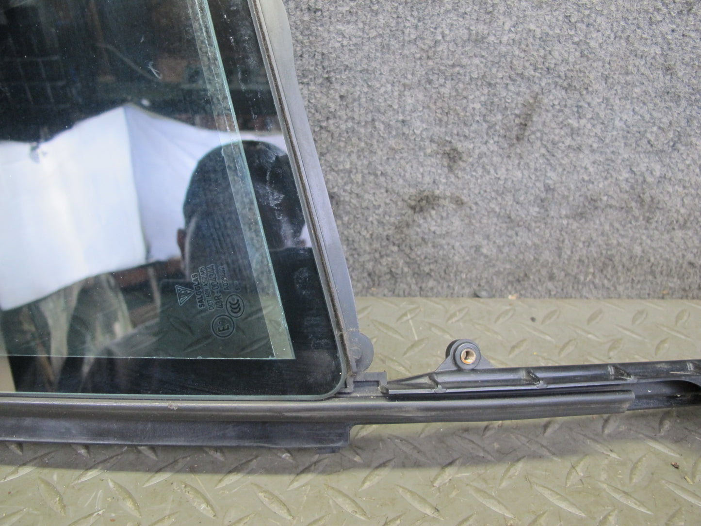 17-23 Porsche Panamera 971 Rear Left Door Fixed Glass Window 971845025A