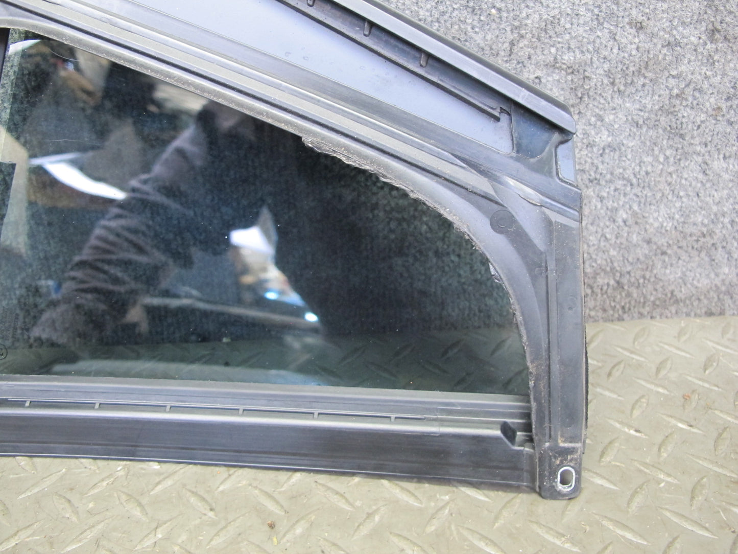 17-23 Porsche Panamera 971 Rear Left Door Fixed Glass Window 971845025A