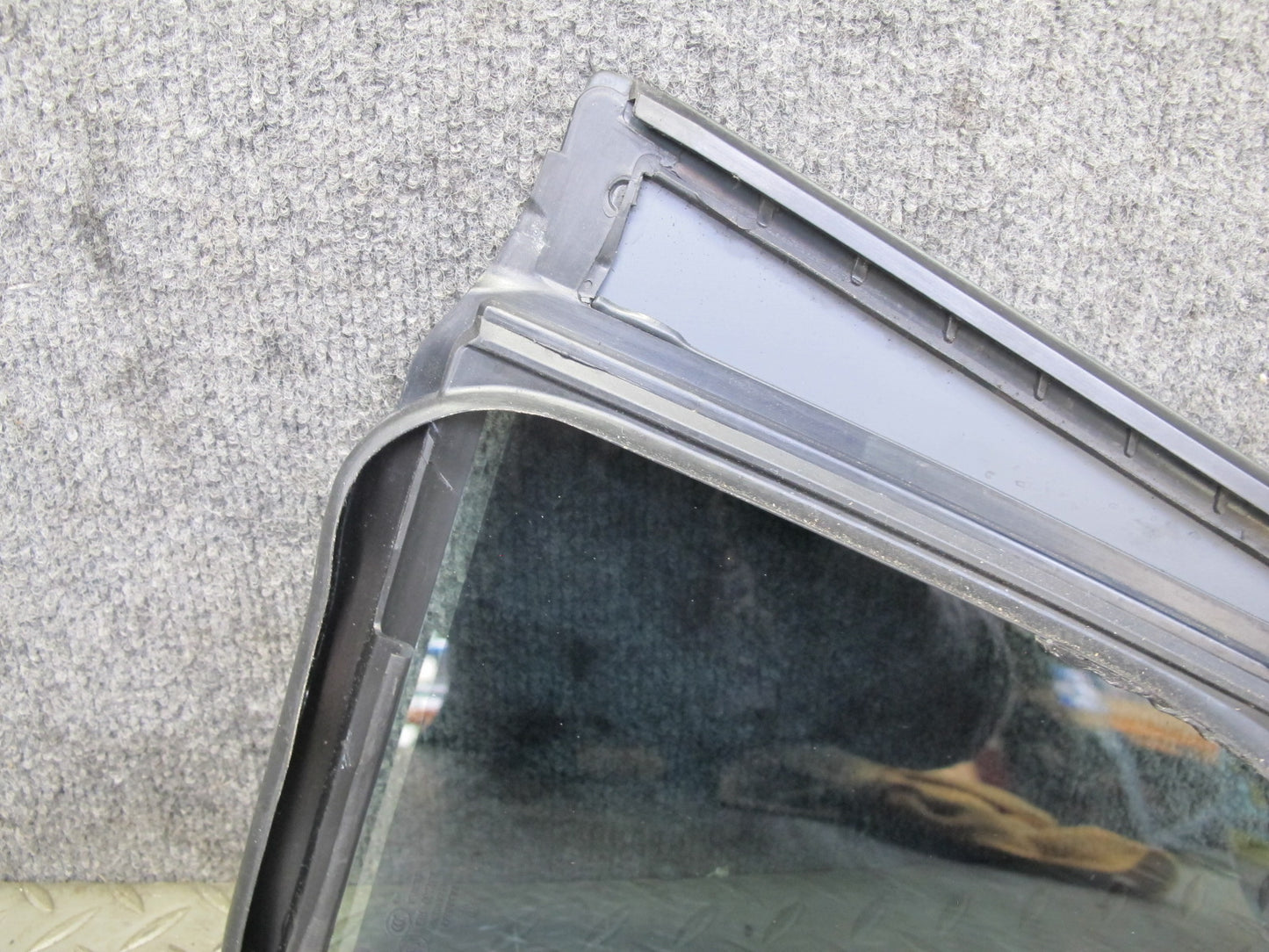 17-23 Porsche Panamera 971 Rear Left Door Fixed Glass Window 971845025A