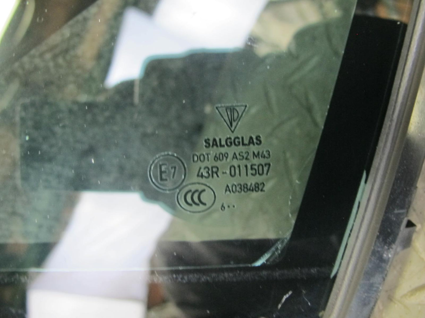 17-23 Porsche Panamera 971 Front Left Door Fixed Glass Window 971845113B