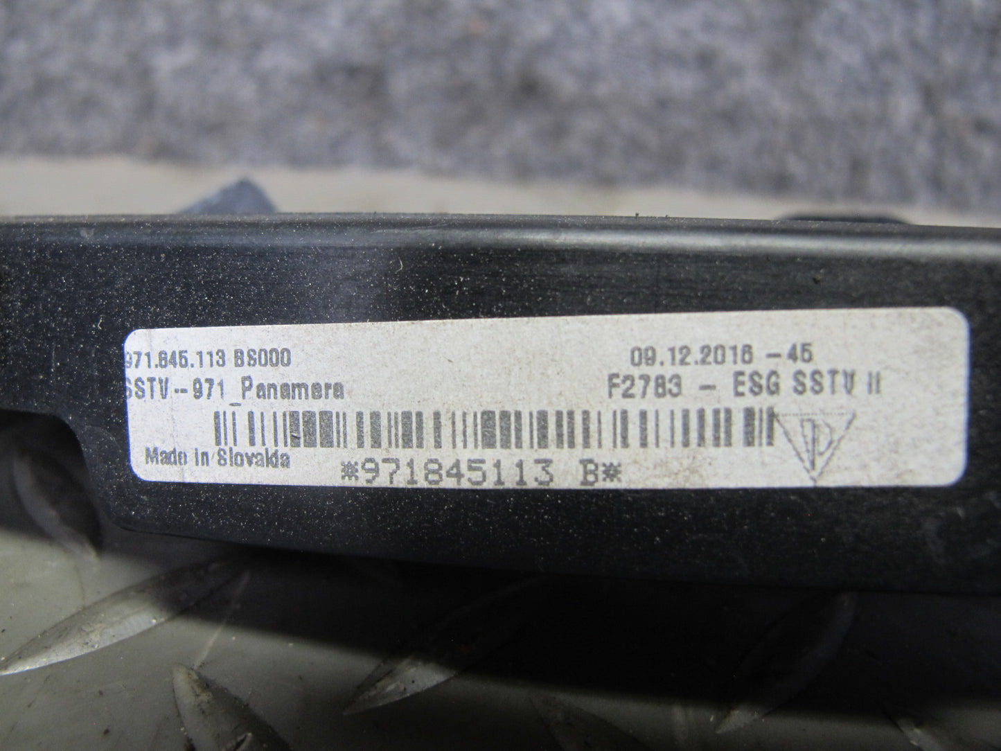 17-23 Porsche Panamera 971 Front Left Door Fixed Glass Window 971845113B