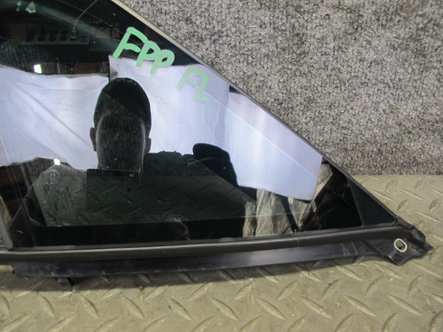 17-23 Porsche Panamera 971 Front Left Door Fixed Glass Window 971845113B