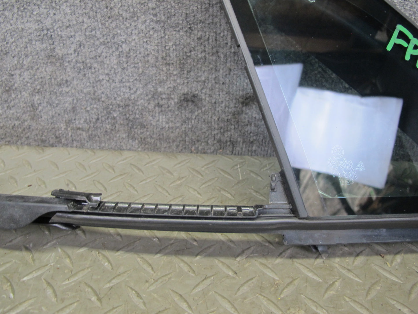 17-23 Porsche Panamera 971 Front Left Door Fixed Glass Window 971845113B
