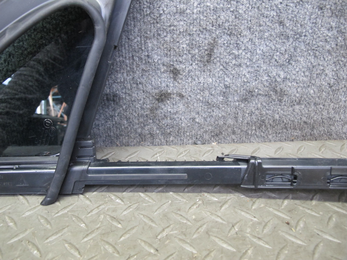 17-23 Porsche Panamera 971 Front Left Door Fixed Glass Window 971845113B