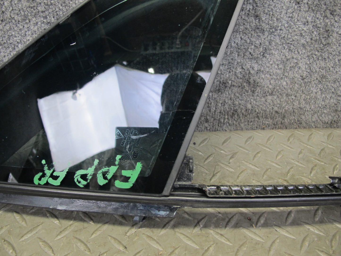 17-23 Porsche Panamera 971 Front Right Door Fixed Glass Window 971845114B