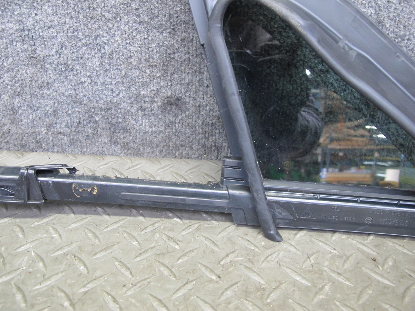 17-23 Porsche Panamera 971 Front Right Door Fixed Glass Window 971845114B