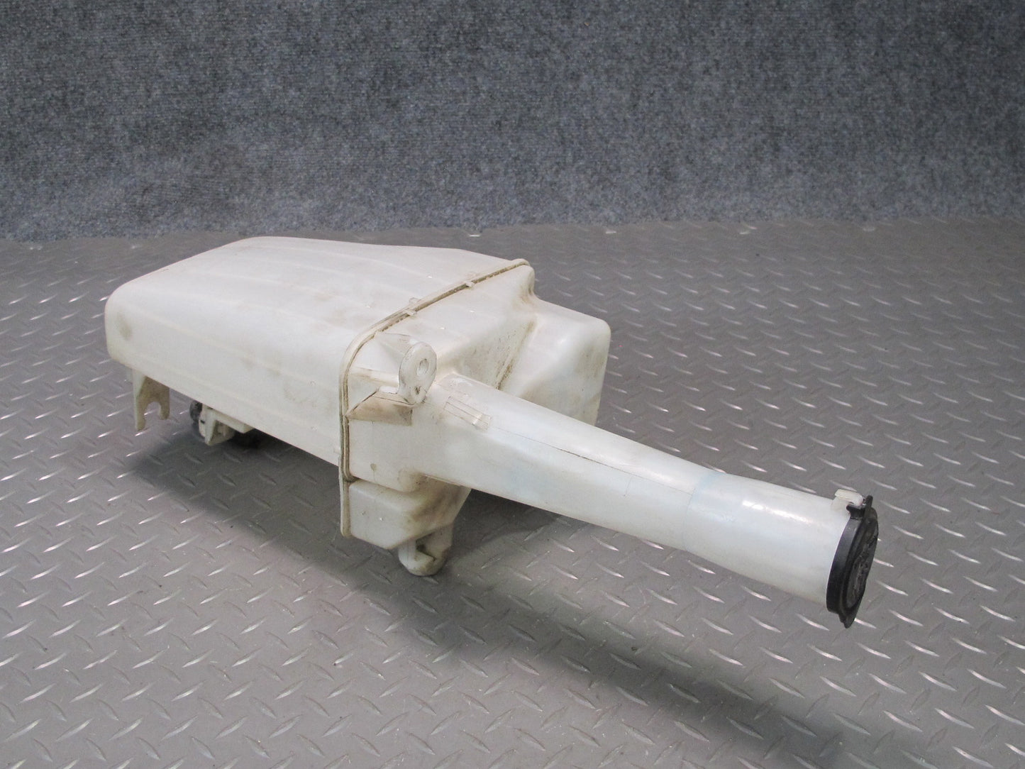 95-97 Toyota Celsior Lexus LS400 Windshield Wiper Washer Reservoir Tank Pump OEM