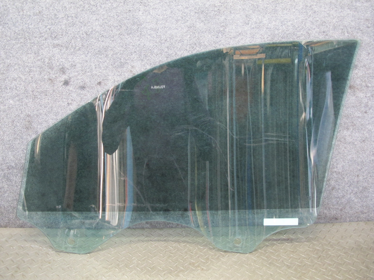 2003-2010 Porsche Cayenne 955 957 Front Right Door Glass Window 7L5845202A