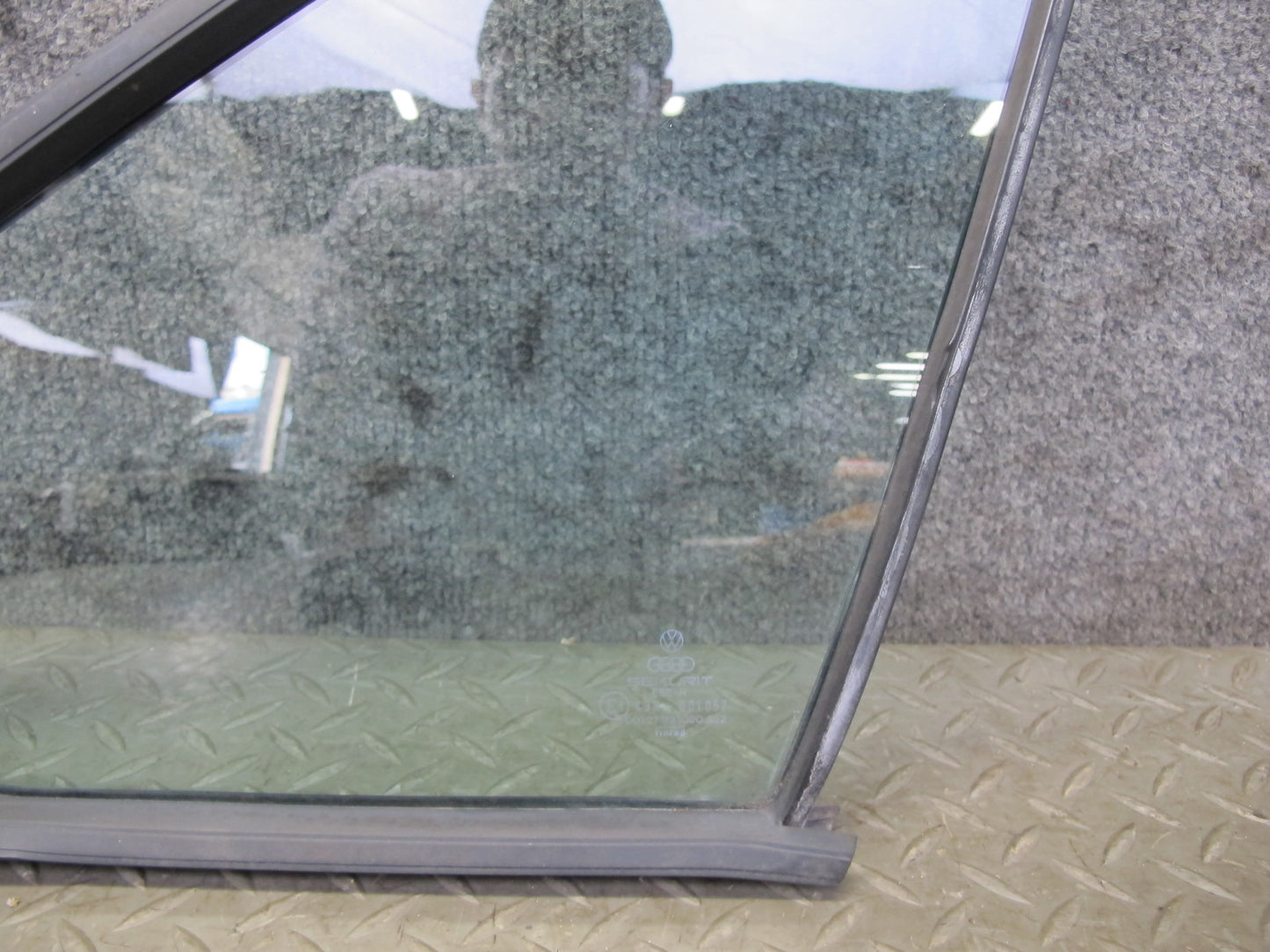 85-88 Volkswagen VW Scirocco MK2 Front Left Driver Door Vent Glass Window OEM