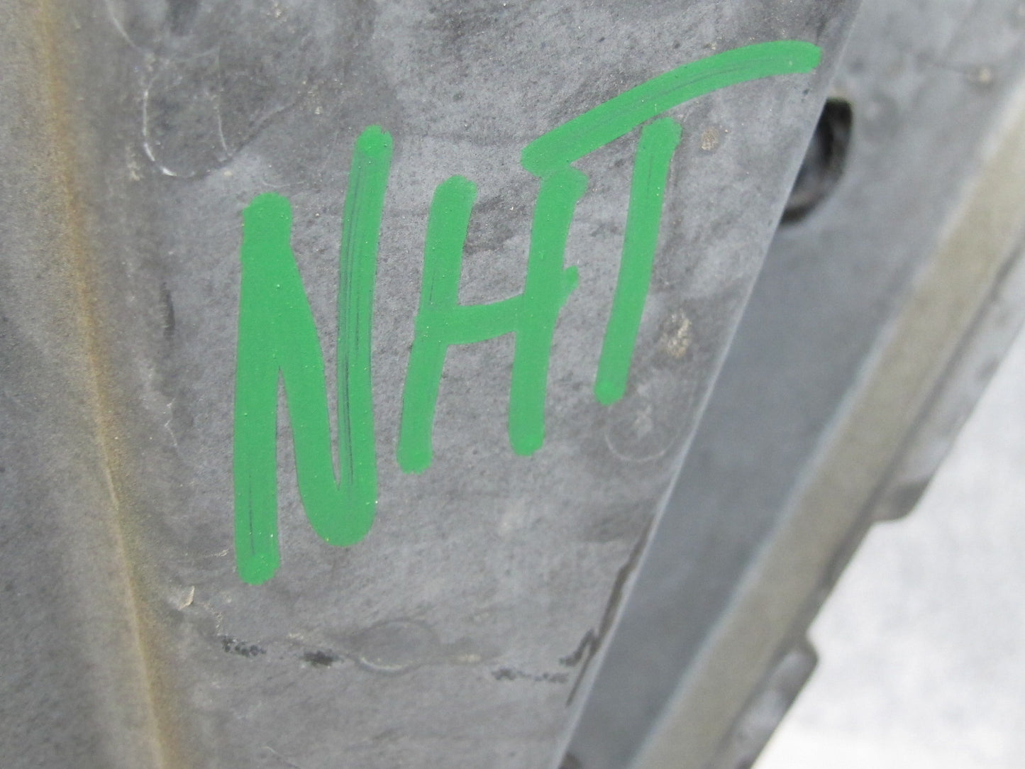 2008-2009 Hummer H2 Air Intake Cleaner Filter Box Housing