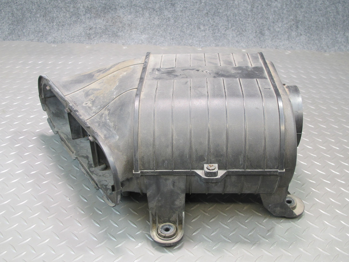 2008-2009 Hummer H2 Air Intake Cleaner Filter Box Housing