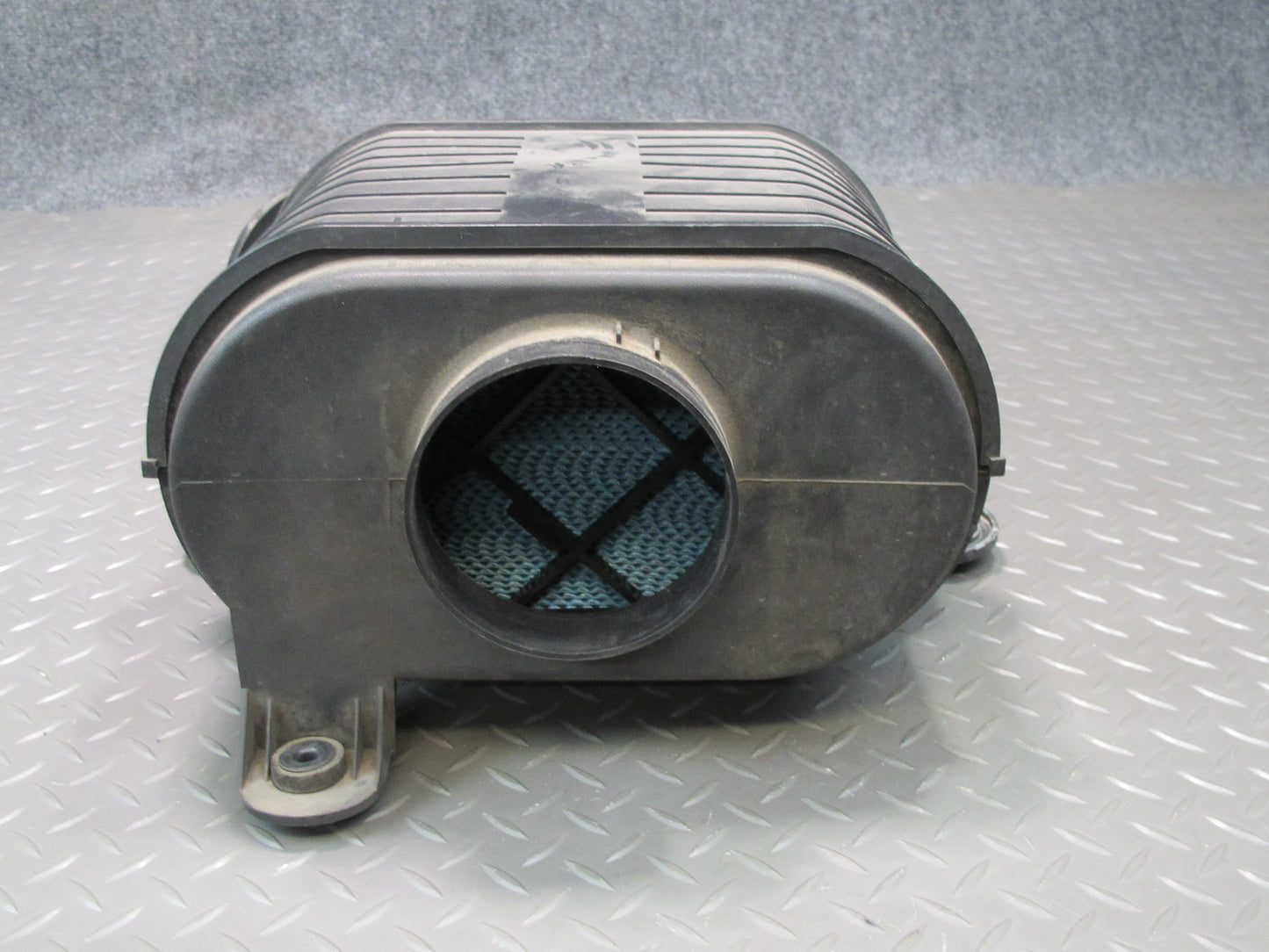 2008-2009 Hummer H2 Air Intake Cleaner Filter Box Housing