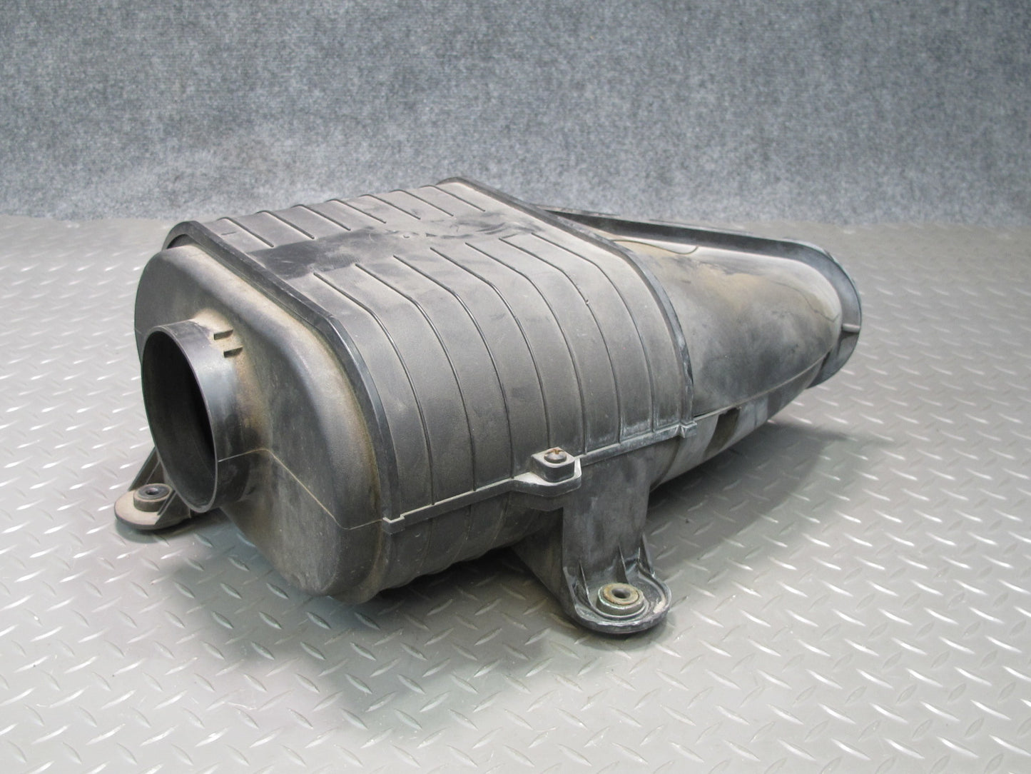 2008-2009 Hummer H2 Air Intake Cleaner Filter Box Housing