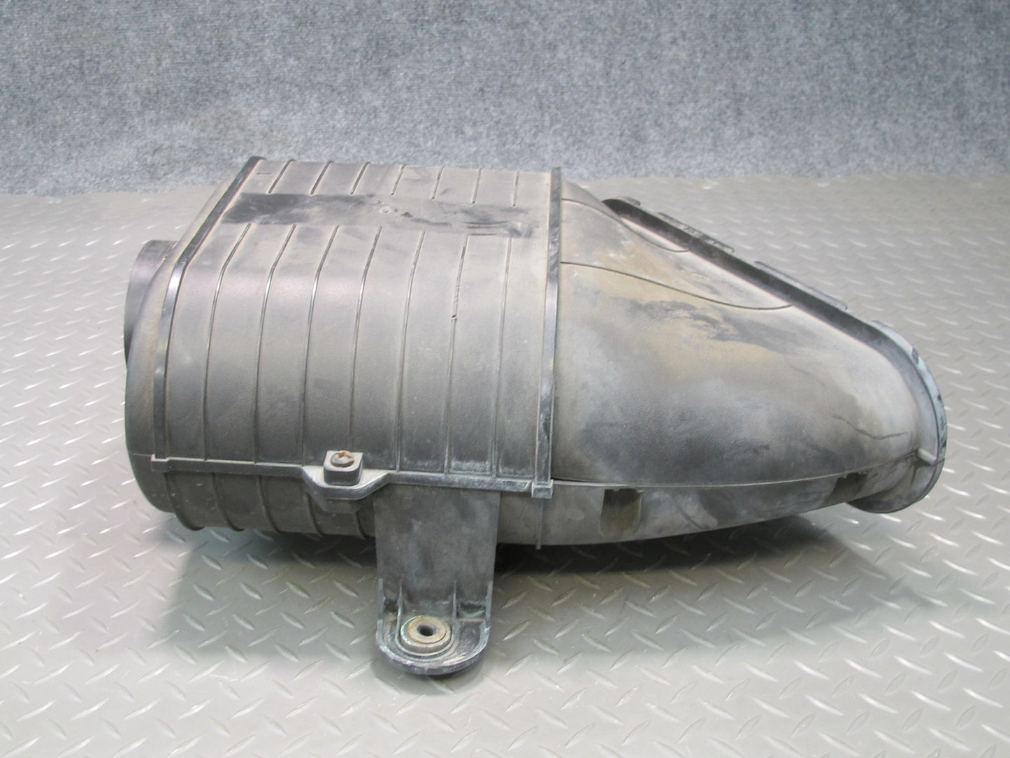 2008-2009 Hummer H2 Air Intake Cleaner Filter Box Housing