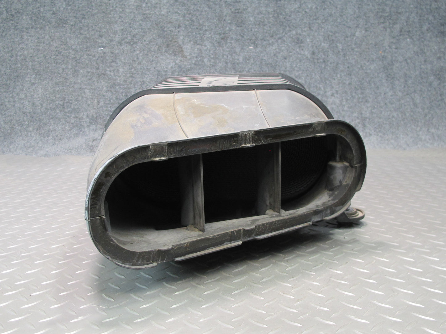 2008-2009 Hummer H2 Air Intake Cleaner Filter Box Housing