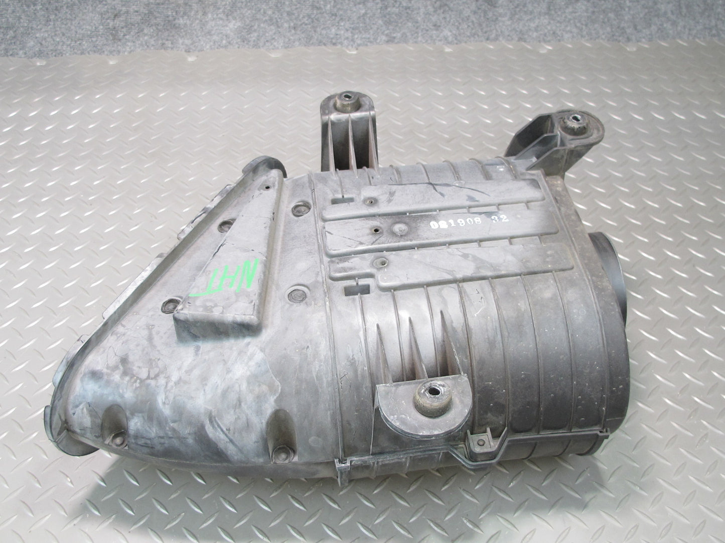 2008-2009 Hummer H2 Air Intake Cleaner Filter Box Housing