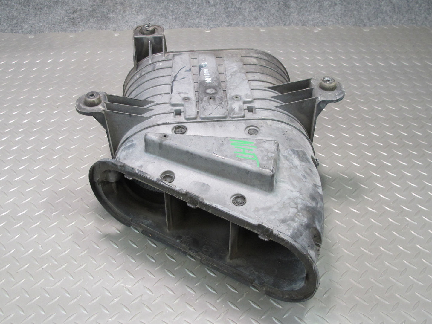 2008-2009 Hummer H2 Air Intake Cleaner Filter Box Housing