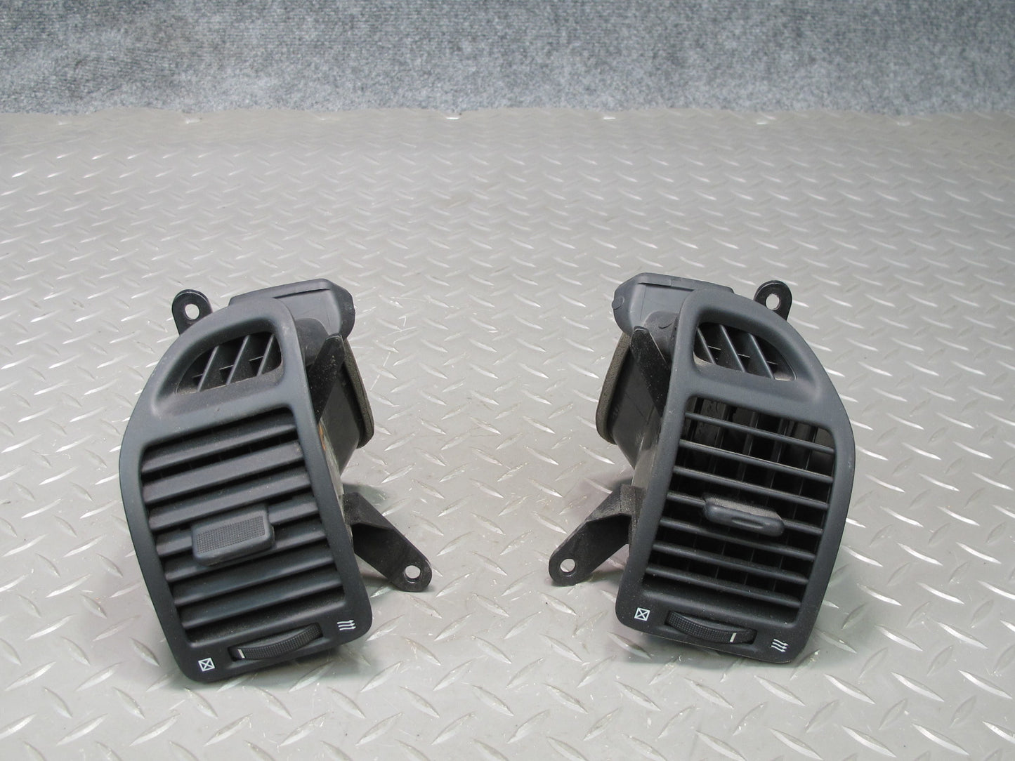 02-10 Lexus UZZ40L SC430 Set of 2 Dash Left & Right Side Air Vent Grille OEM