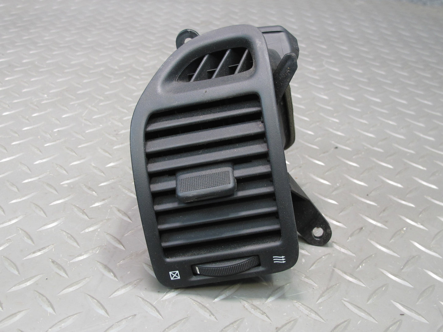 02-10 Lexus UZZ40L SC430 Set of 2 Dash Left & Right Side Air Vent Grille OEM