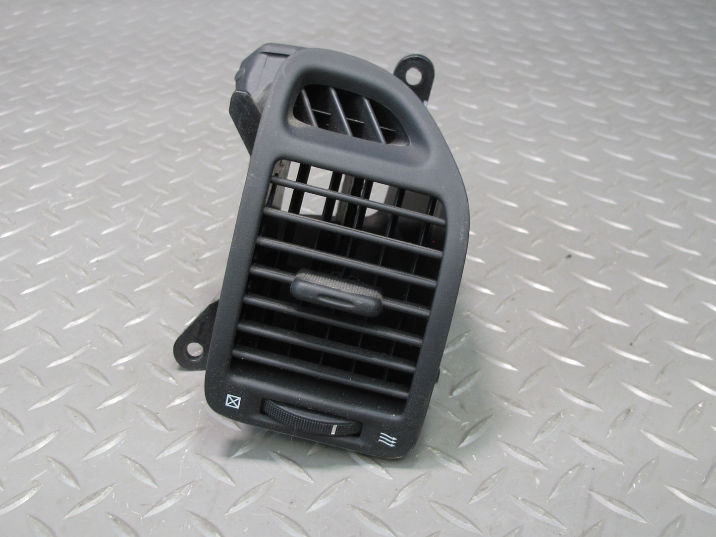 02-10 Lexus UZZ40L SC430 Set of 2 Dash Left & Right Side Air Vent Grille OEM