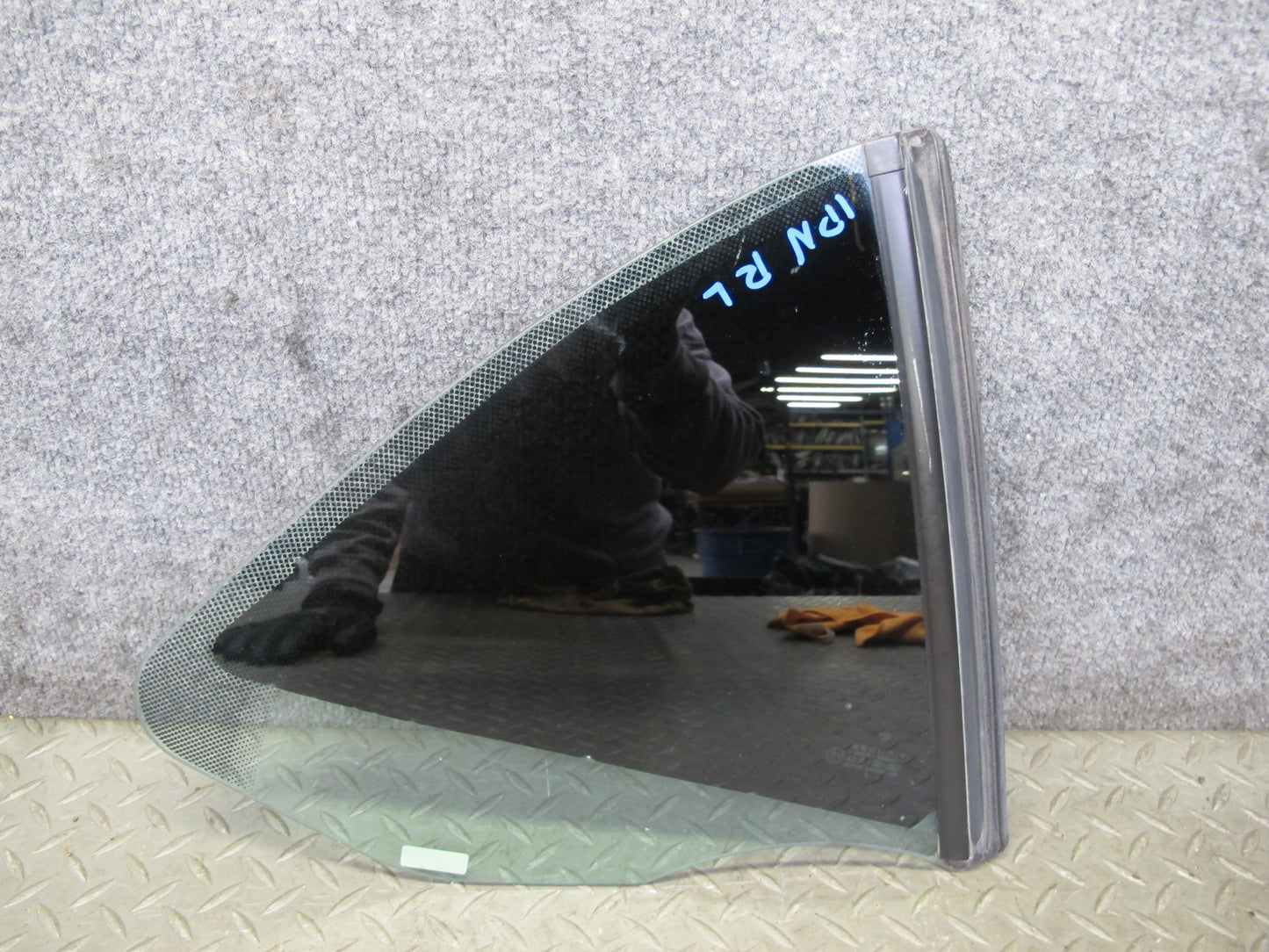 1999-2005 Porsche 911 Carrera 996 Convertible Rear Left Quarter Glass Window