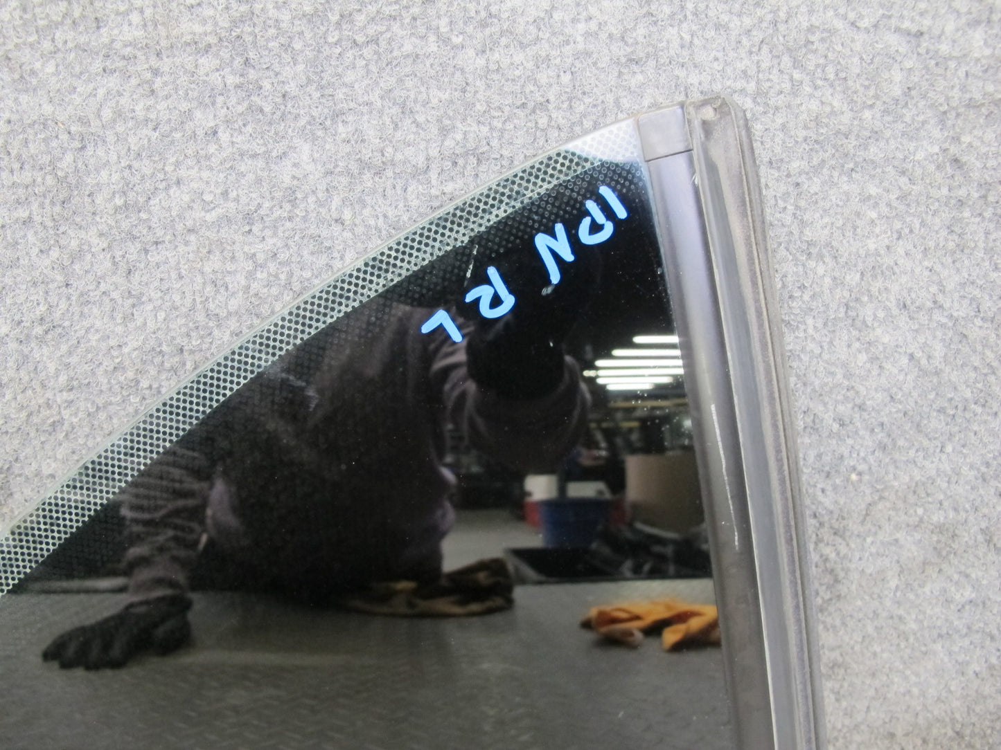 1999-2005 Porsche 911 Carrera 996 Convertible Rear Left Quarter Glass Window