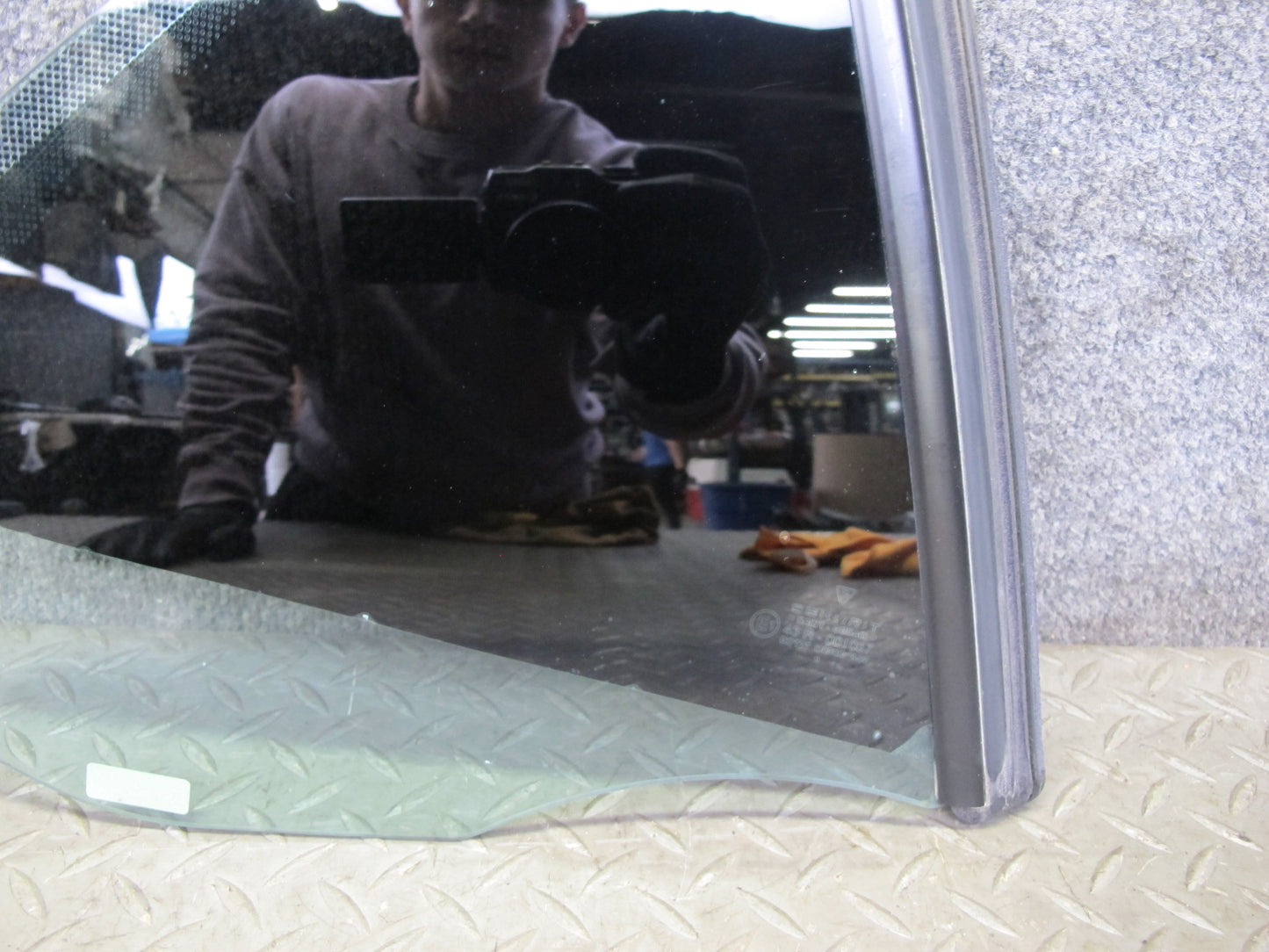 1999-2005 Porsche 911 Carrera 996 Convertible Rear Left Quarter Glass Window