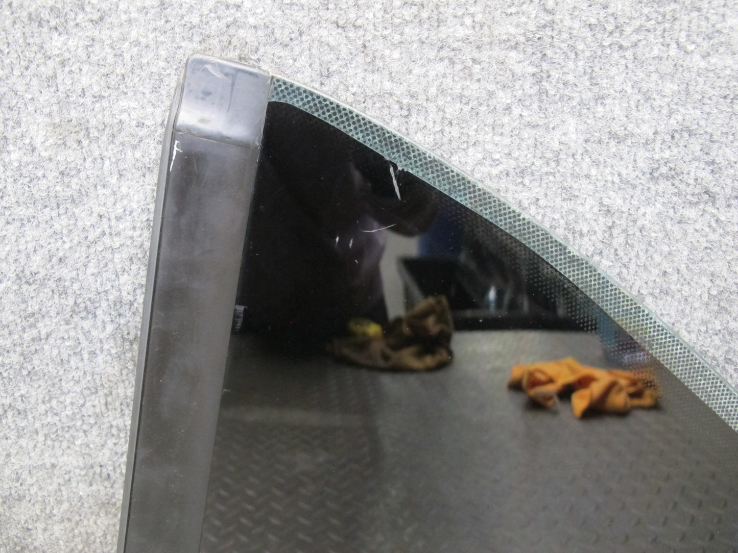 1999-2005 Porsche 911 Carrera 996 Convertible Rear Left Quarter Glass Window