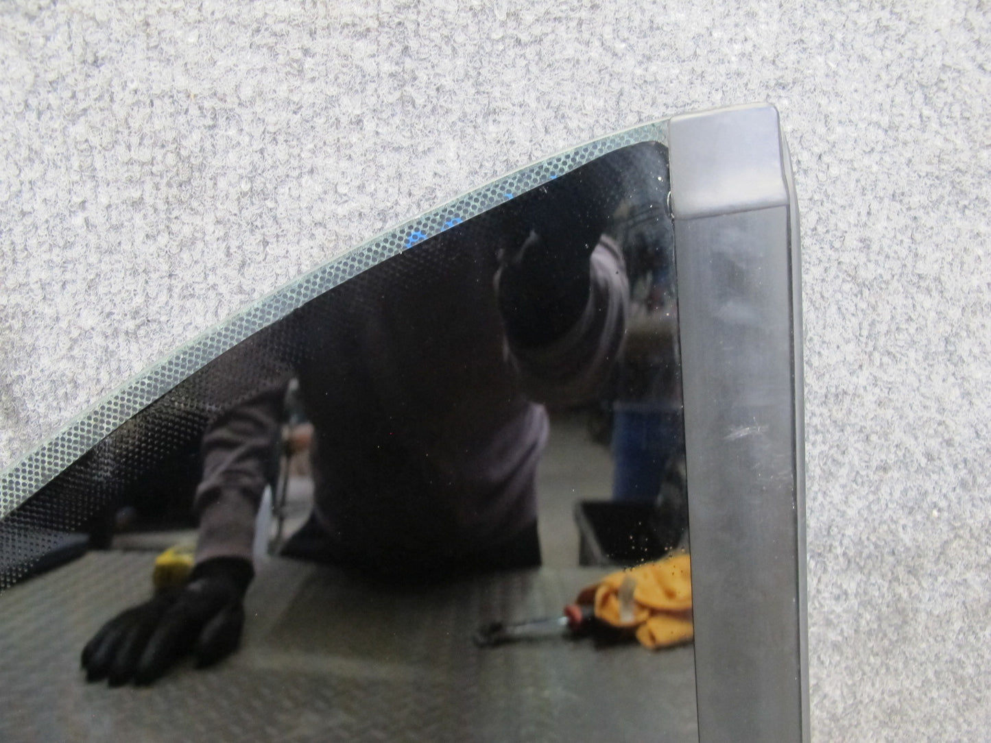 1999-2005 Porsche 911 Carrera 996 Convertible Rear Right Quarter Glass Window