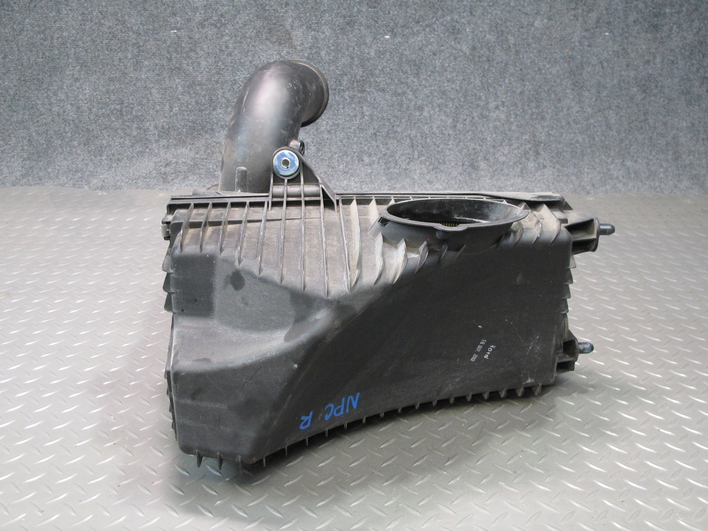 2011-2014 Porsche Cayenne S 958 4.8L Front Right Air Intake Cleaner Filter Box