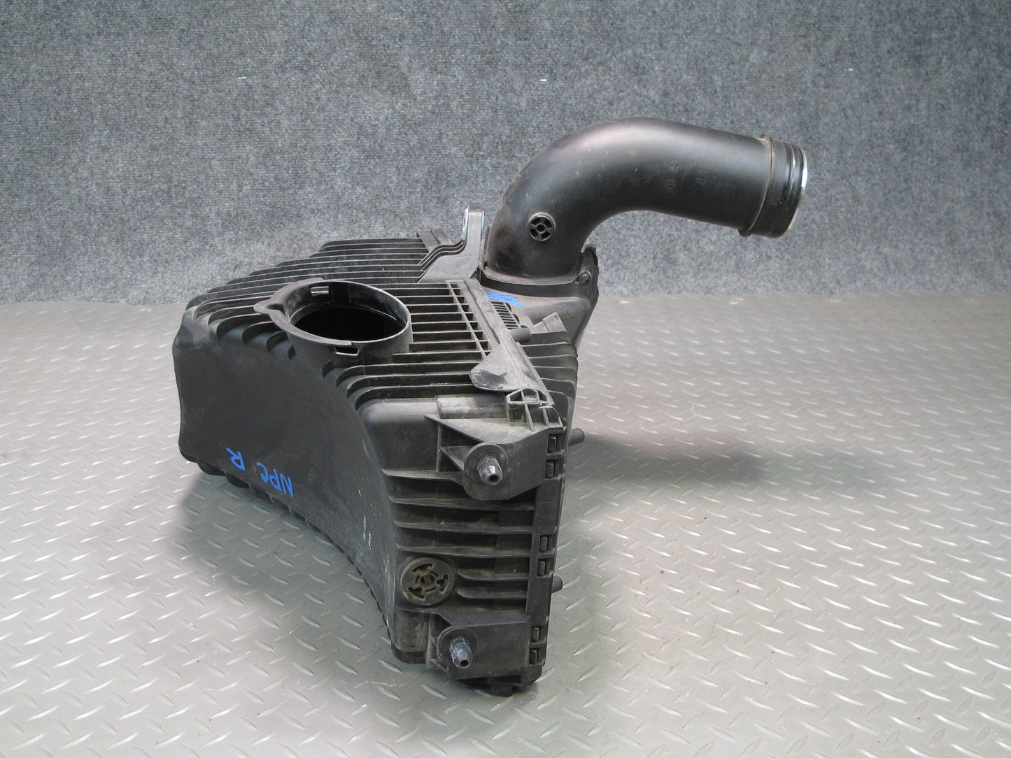 2011-2014 Porsche Cayenne S 958 4.8L Front Right Air Intake Cleaner Filter Box